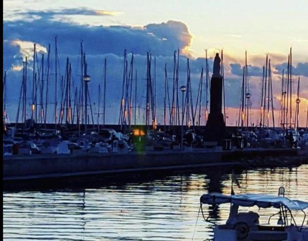 Casa Celeste Lägenhet Viareggio Exteriör bild